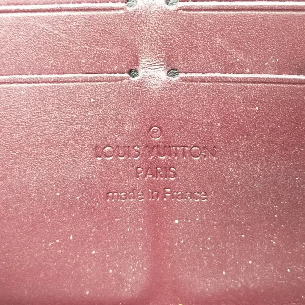 authentic  Louis Vuitton  Zippy Wallet Amarante vernis